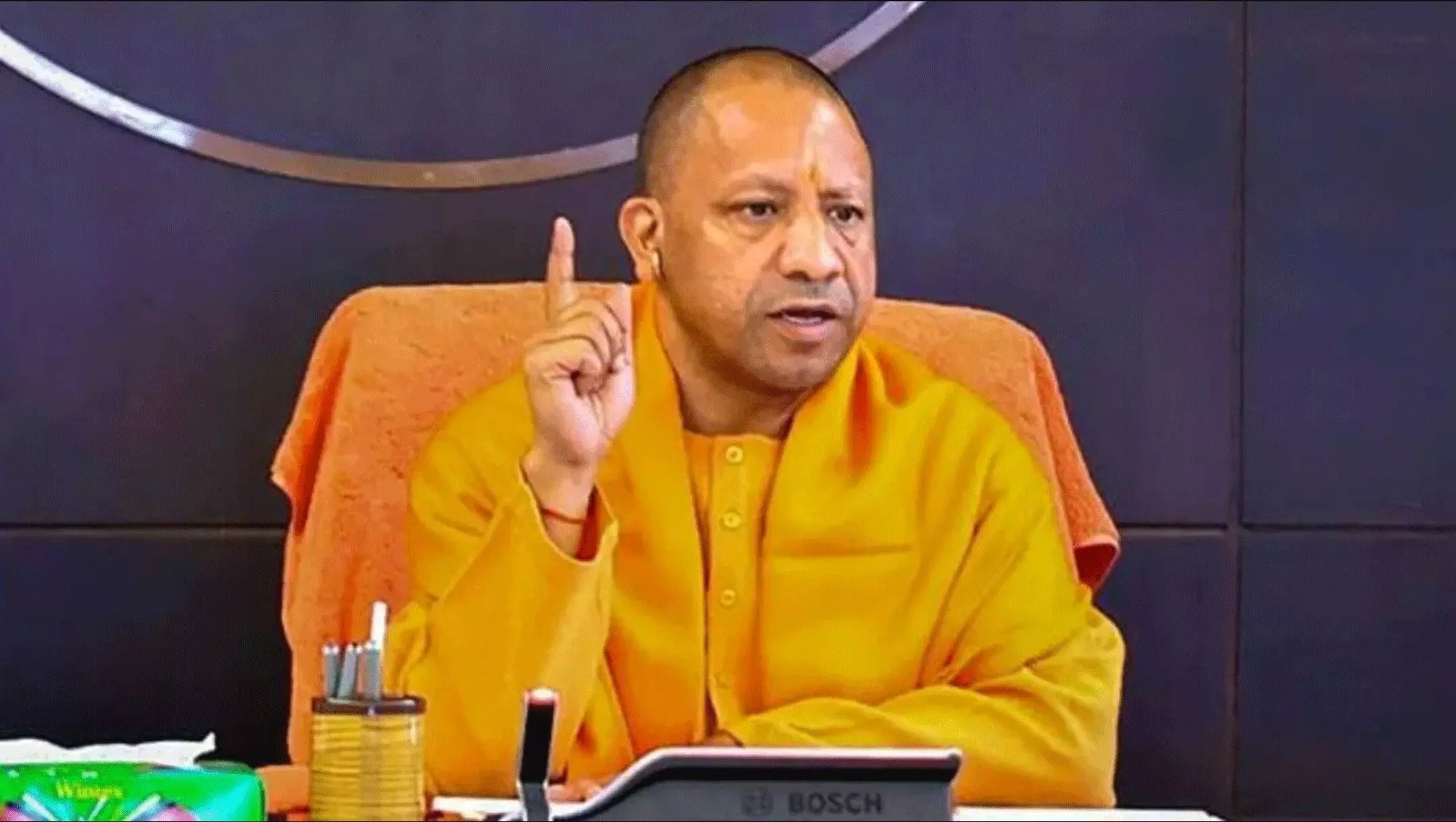 UP Employees Salary: योगी का बड़ा एक्शन, 2.5 लाख कर्मचारियों का रोका वेतन, ये है वजह