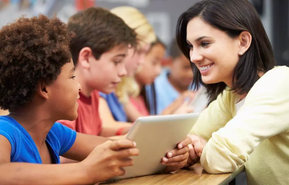 TEACHERS DAY 2024 : Students से ताउम्र बॉन्डिंग बनाना है… तो इन्हें करें Follow
