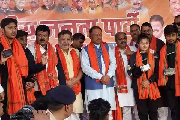Chhattisgarh News: सदस्यता अभियान के लिए मैदान में उत्‍तर सीएम विष्णुदेव: बोले- बीजेपी एक मात्र पार्टी जहां चाय वाला पीएम और गांव का साधारण व्यक्ति बनता है सीएम