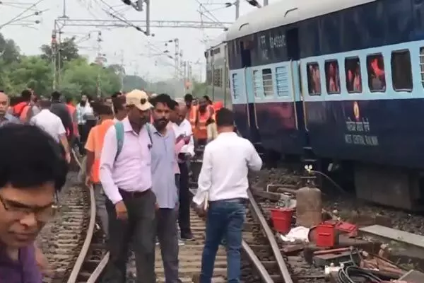 Jabalpur Train Accident: रेल हादसा…ओवरनाइट एक्सप्रेस ट्रेन के डिब्बे पटरी से उतरे, रेस्क्यू ऑपरेशन जारी