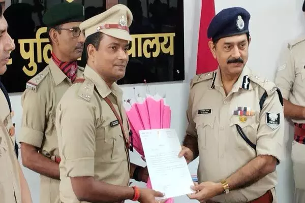 Saran Police News: BNS के तहत देश में पहली सजा: एसपी ने 50 दिनों में मर्डर के दोषियों को दिलाई सजा, DGP ने किया सम्मानित