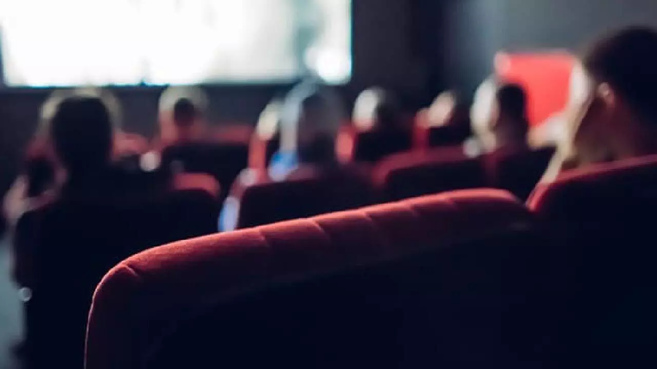 Bollywood News: ब्लॉकबस्टर फिल्म के रिलीज होते ही लीड एक्ट्रेस की हुई मौत, फिल्म इंडस्ट्री और फैंस के बीच मची सनसनी…