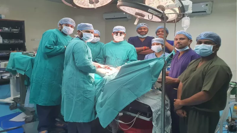 CG: अम्बेडकर अस्पताल के हार्ट, चेस्ट सर्जरी विभाग का कमाल,
हार्ट के ऊपर स्थित बहुत ही दुर्लभ मेडिस्टाइनल ट्यूमर की सफल सर्जरी…