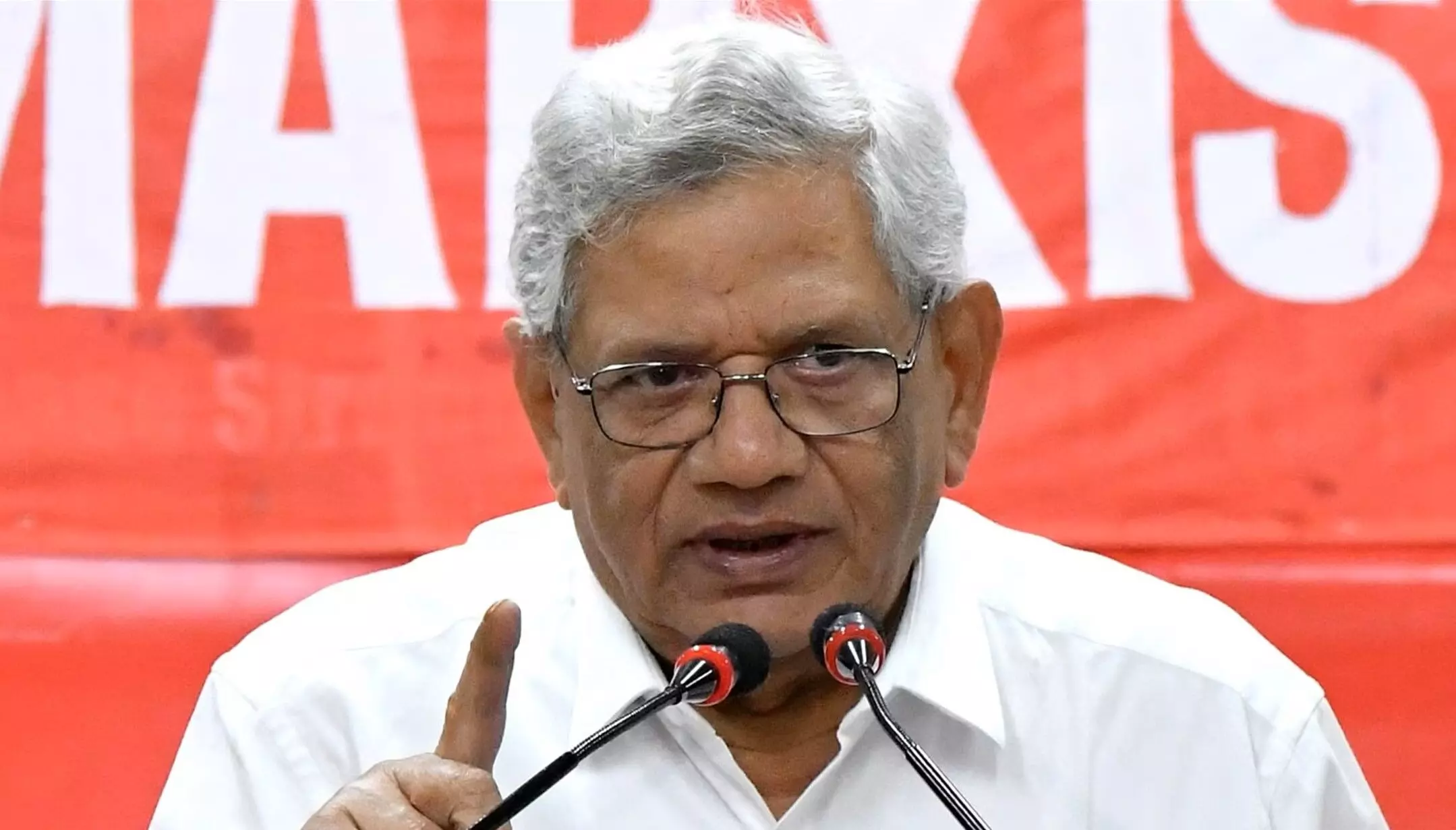 Sitaram Yechury: सीताराम येचुरी की हालत गंभीर, AIIMS दिल्ली में वेंटीलेटर पर हैं माकपा महासचिव