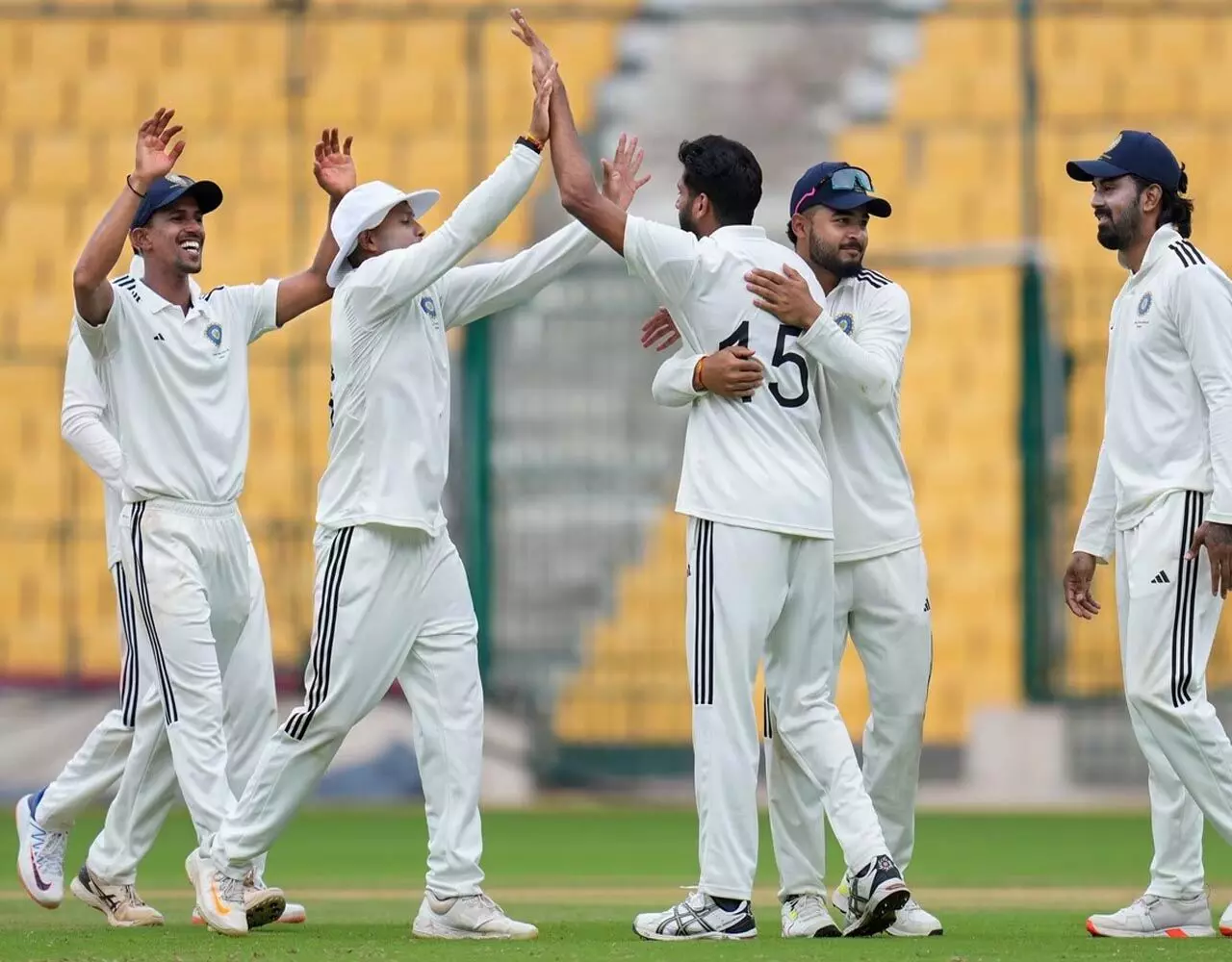 Duleep Trophy 2024: बीसीसीआई ने दूसरे दौर के लिए टीमों का किया एलान, केएल और गिल की जगह इन्हें मिला मौका…