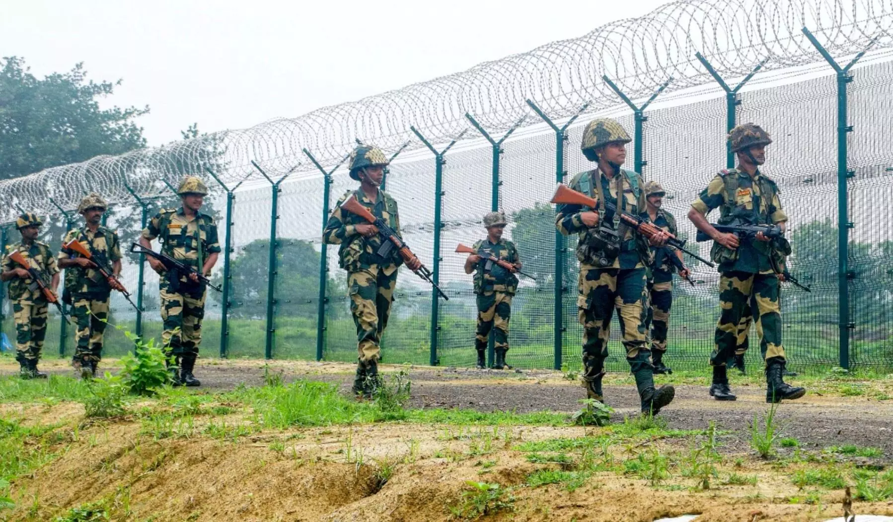 Jammu Kashmir Ceasefire Violation: पाकिस्तान ने किया सीजफायर का उल्लंघन, फायरिंग में BSF का 1 जवान घायल