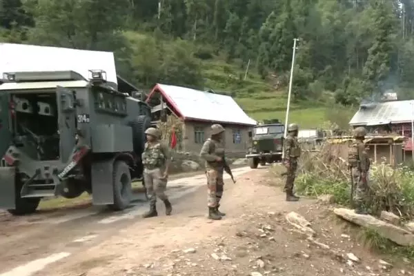 Kishtwar Encounter News: पीएम मोदी की रैली से पहले जम्मू-कश्मीर में आतंकी मुठभेड़, सेना के 2 जवान शहीद, दो घायल