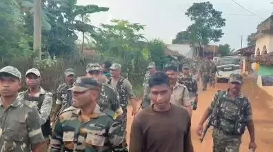 कवर्धा बवाल मामलाः चार लोगों को बंधक बनाकर ग्रामीणों ने घर में लगाई आग, एक की मौत, 400 से ज्यादा जवान मौके पर तैनात, झूमाझटकी में पुलिसकर्मियों को आई चोट