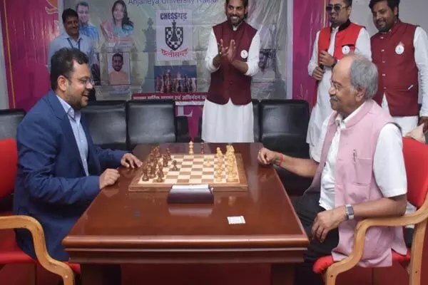 CG News: शतरंज प्रतियोगिता में शैल हुए सांसद बृजमोहन अग्रवाल, बोले – धैर्य, योजना और सही समय पर निर्णय लेने की कला सिखाता है शतरंज