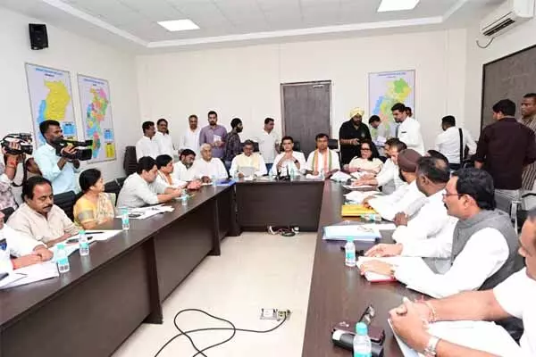 Chhattisgarh News: CG उप चुनाव को लेकर पीसीसी की बड़ी बैठक: प्रदेश प्रभार की मौजूदगी में बनी रणनीति, पायलट ने कहा..