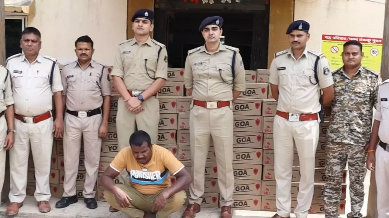 CG: अवैध शराब तस्करी पर बस्तर पुलिस की बड़ी कार्रवाई, 190 पेटी अंग्रेजी शराब जब्त…