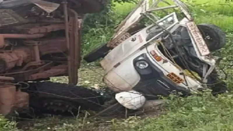 MP Accident News: मजदूरों से भरी ऑटो पर हाईवा पलटा, 7 लोगों की मौत, कई घायल…