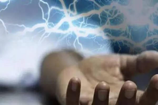 Kannauj News: घरों पर टूटकर गिरी हाईटेंशन तार, 15 मिनट तक दौड़ता रहा करंट, 38 झुलसे, 7 की हालत गंभीर