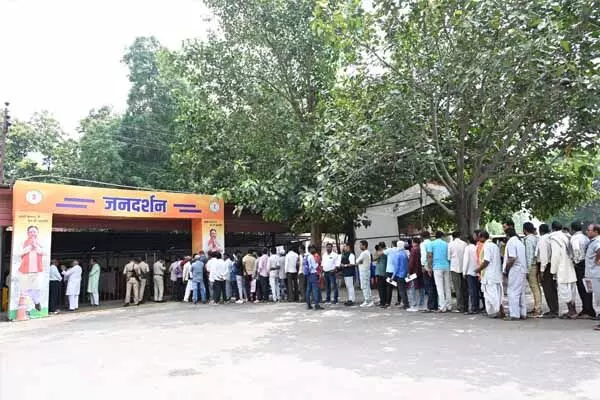 CM Jandarshan: सीएम विष्‍णुदेव का जनदर्शन: सीएम के निर्देश पर बढ़ाई गई सुविधा, दिव्‍यांगों के लिए बैटरी गाडी, सभी के लिए चाय-पानी की व्‍यवस्‍था