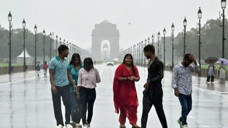 Aaj Ka Mausam 19 September 2024: सितंबर में ही ठंड का अहसास, बारिश से बढ़ा ट्रैफिक जाम, IMD ने जारी किया अलर्ट