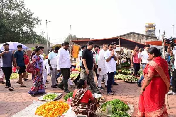 Chhattisgarh Band: कांग्रेस के छत्तीसगढ़ बंद का मिलाजुला असर: राजधानी में प्रदेश अध्यक्ष निकले दुकानें बंद कराने…