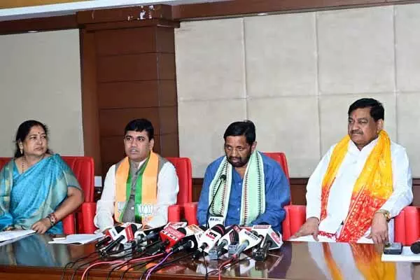 Chhattisgarh News: पूर्व केंद्रीय मंत्री ने राहुल गांधी को बताया दो मुंहा: बोले- संविधान हाथ में लेकर करते हैं आरक्षण खत्म करने की बात