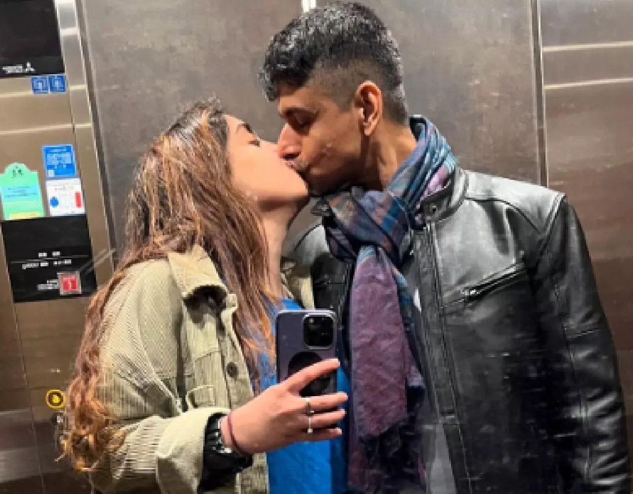 Ayra-Nupur Liplock: पति संग आमिर की लाड़ली आयरा ने शेयर की लिपलॉक सेल्फी, फोटो देख लोगों ने किया जमकर ट्रोल, बोले…