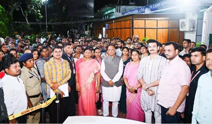 CG News: सीएम विष्णुदेव से बगिया में मिलने वालों की लगी रही भीड़, समस्याओं और मांगो को लेकर मुख्यमंत्री से मिले, कार्यवाही के लिए अधिकारियों को निर्देशित