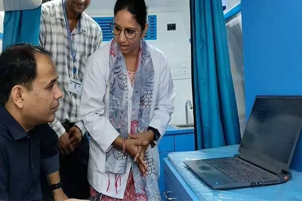 Raipur News: कलेक्टर ने ए-आई तकनीक से कराई टीबी के पहचान की जांच, तुरंत मिला रिपोर्ट, जानिए…