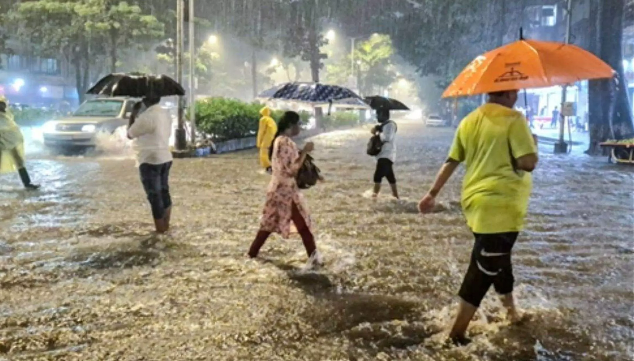 Aaj Ka Mausam 26 September 2024: मुंबई में भरी बारिश से शहर का हाल हुआ बेहाल, स्कूल-कॉलेज बंद, 14 उड़ानों का बदला गया रूट