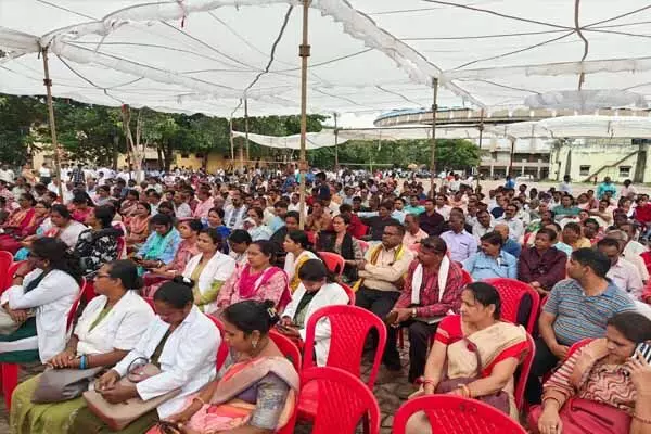 Chhattisgarh News: हड़ताल कर कर्मचारियों ने दिखाई ताकत: कलेक्ट्रेट, सिंचाई, कृषि, शिक्षा, स्वास्थ्य, संचनालाय सहित विभिन्न विभागों के कर्मचारी रहे हड़ताल पर
