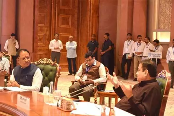Chhattisgarh News: छत्तीसगढ़ की सड़क परियोजनाओं की दिल्ली में समीक्षा: केंद्रीय मंत्री गडकारी ने की राज्य सरकार की सराहना