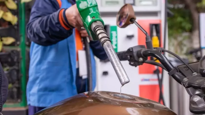 Petrol-Diesel Price: छत्तीसगढ़ के इन जिलों में पेट्रोल-डीजल हुआ सस्ता, दिवाली पर केंद्र सरकार ने दिया गिफ्ट…