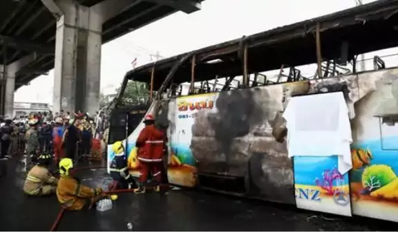 स्कूल बस में लगी भीषण आग, 25 छात्रों की जलकर मौत, 44 लोग थे सवार, मची अफरा-तफरी…