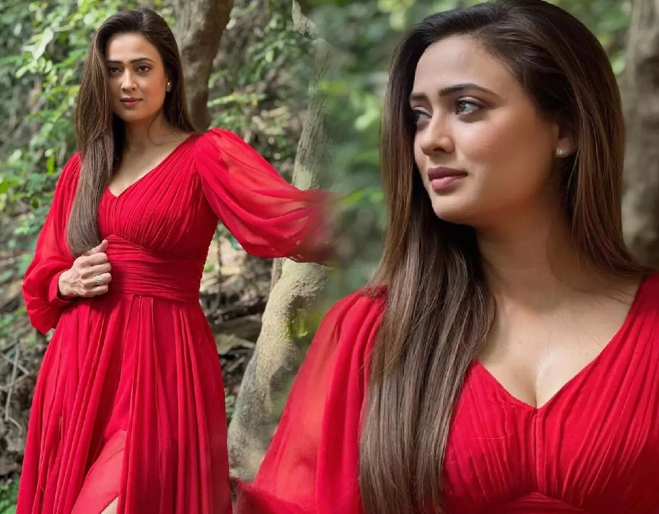 Shweta Tiwari Bold Photos: रेड ड्रेस में श्वेता तिवारी को देख धड़का फैंस का दिल, देखिए एक्ट्रेस की किलर तस्वीरें…