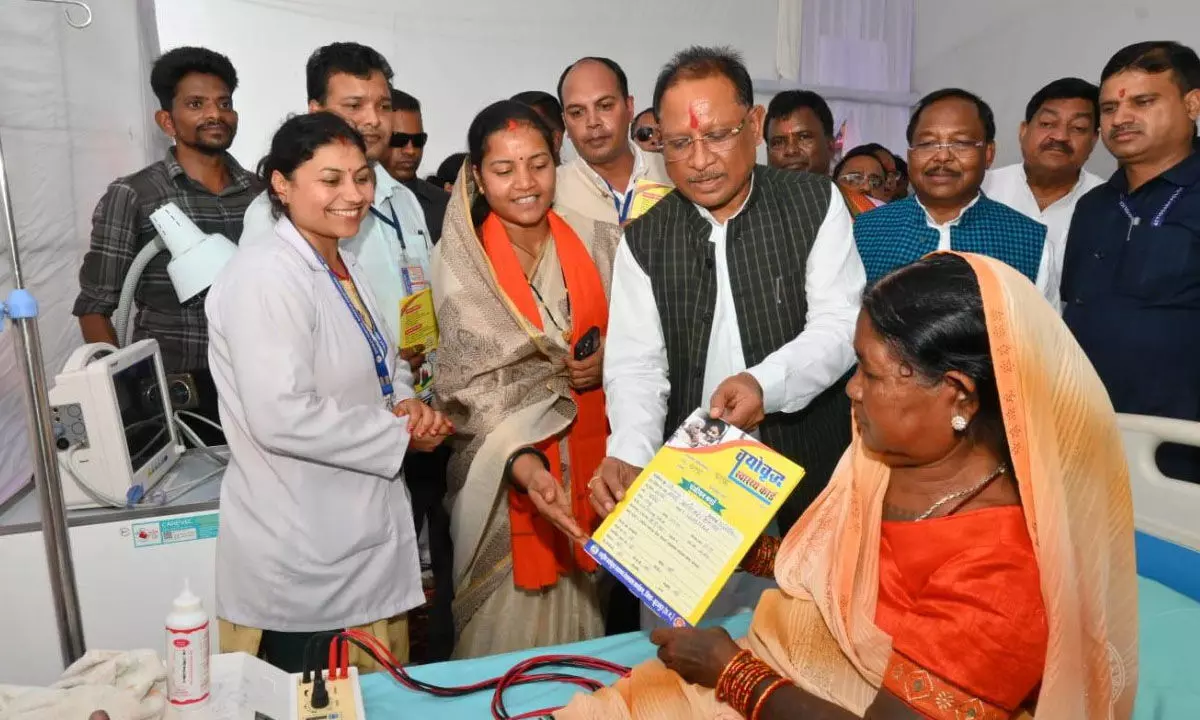 CM Vishnudeo: मुख्यमंत्री विष्णु देव ने सूरजपुर में राज्य स्तरीय सियान सम्मान कार्यक्रम में की घोषणा…