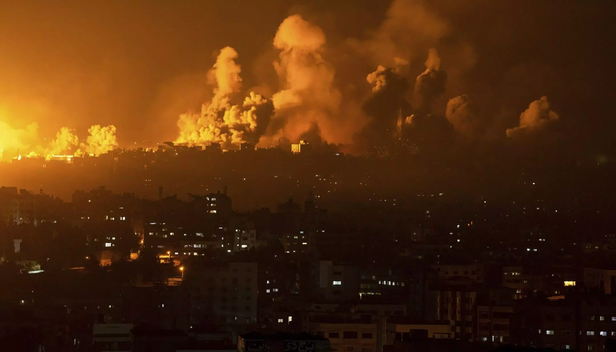 Iran Attack Israel News: ईरान का इजराइल पर हमला, तेल अवीव पर दागी गई 100 से ज्यादा मिसाइल, आयरन डॉम पूरी तरह हुआ फेल