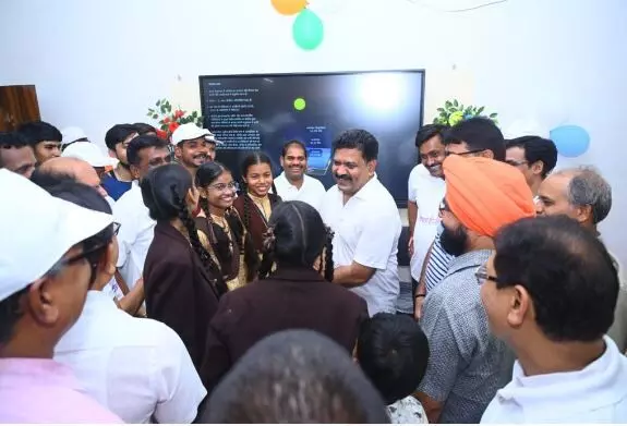 Kawardha News: डिप्टी सीएम जिस स्कूल में पढ़े, अब उस स्कूल को मिली स्मॉर्ट क्लास की सुविधा, 70 स्कूलों में स्मॉर्ट क्लास बनाने की योजना