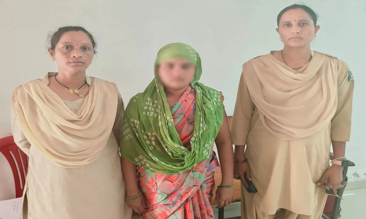 CG हनी ट्रैप मामलाः एक और महिला आरोपी गिरफ्तार, लोगों को झांसे में लेकर करती ऐसे करती थी ब्लैकमेल…तरीका जान आप भी हो जाएंगे हैरान