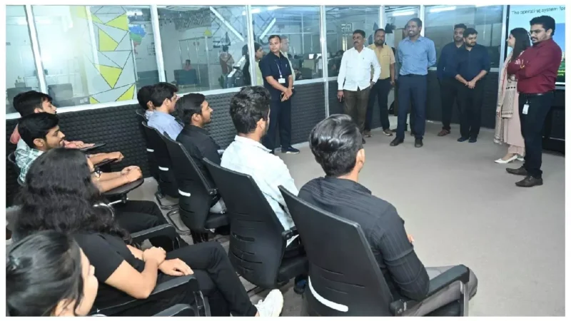 Raipur News:  आयुक्त अबिनाश मिश्रा ने जयस्तम्भ के समीप मल्टी लेवल पार्किंग में आरम्भ पहुंचकर प्रगतिरत कार्यों का किया निरीक्षण…