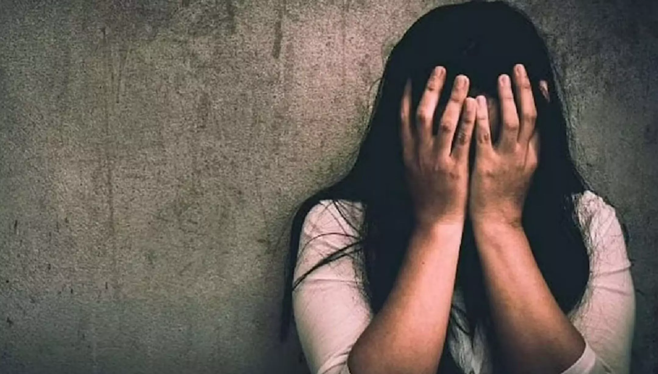 Pune Gangrape News: पुणे में दरिंदगी, दोस्त के साथ घूमने गई लड़की से गैंगरेप, आरोपियों की तलाश में जुटी पुलिस
