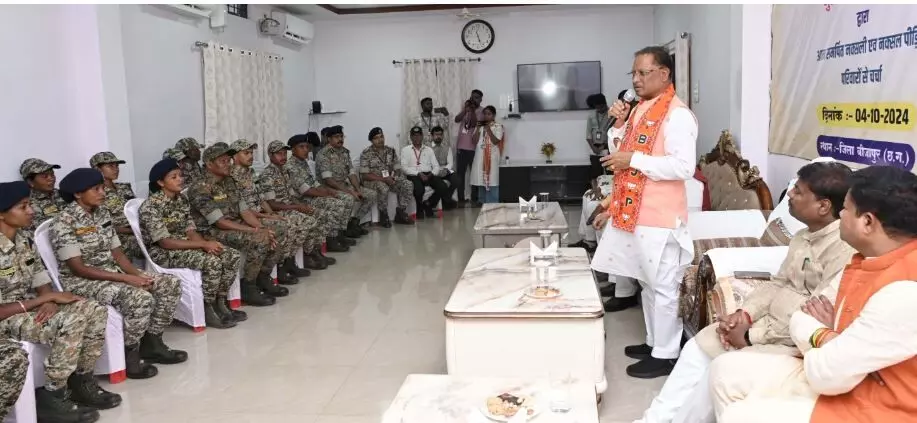 CM विष्णुदेव ने नक्सली हिंसा से पीड़ित युवाओं से किया संवाद, बोले-बस्तर अब शांति की ओर अग्रसर…