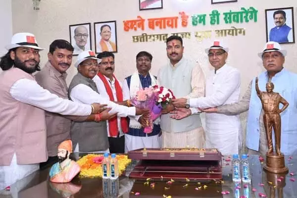 Chhattisgarh News: विश्व विजय सिंह तोमर ने संभाली छत्तीसगढ़ राज्य युवा आयोग की कमान