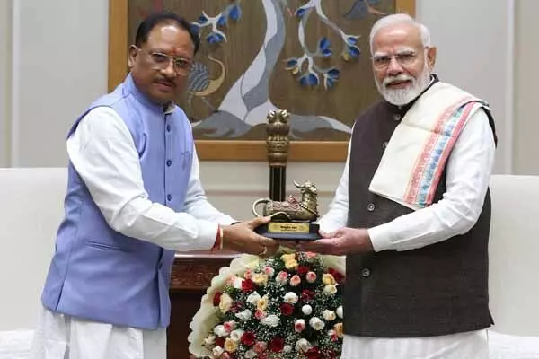 Chhattisgarh News: सीएम की पीएम से भेंट: विष्णुदेव ने राज्य की विकास योजनाओं और नक्सल उन्मूलन पर की मोदी से चर्चा, आवास स्वीकृति के लिए जताया आभार