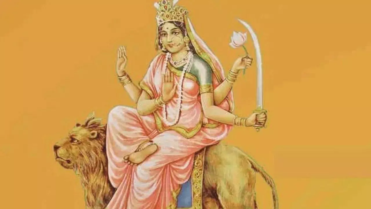 Maa Katyayani: महर्षि कात्यायन के घर मां ने लिया पुत्री रूप में जन्म, जानें माता के कात्यायनी स्वरूप की कथा, मंत्र और पूजा विधि