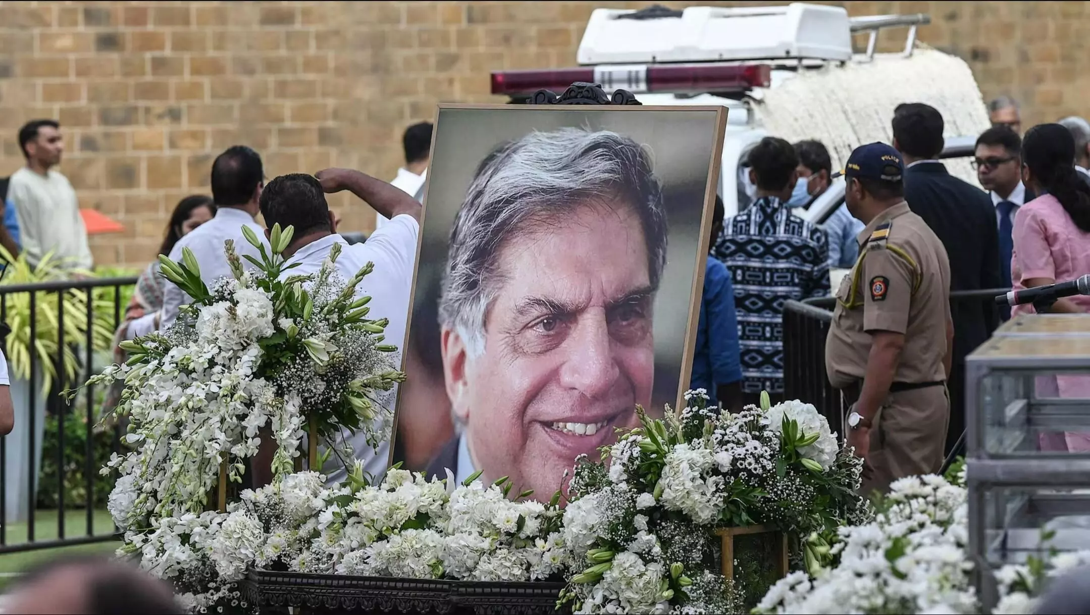 Ratan Tata Funeral: रतन टाटा का महाराष्ट्र में राजकीय सम्मान से होगा अंतिम संस्कार, झारखंड और महाराष्ट्र में एक दिन का राजकीय शोक