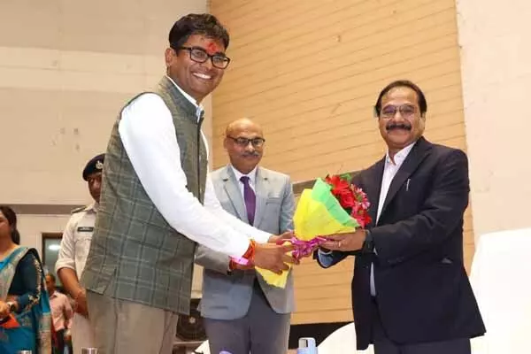 Chhattisgarh News: साईबर सुरक्षा व जल संरक्षण: जस्टिस मिश्रा ने कहा- जागरूकता बेहद जरूरी, मंत्री चौधरी ने दिया साझा प्रयास पर जोर