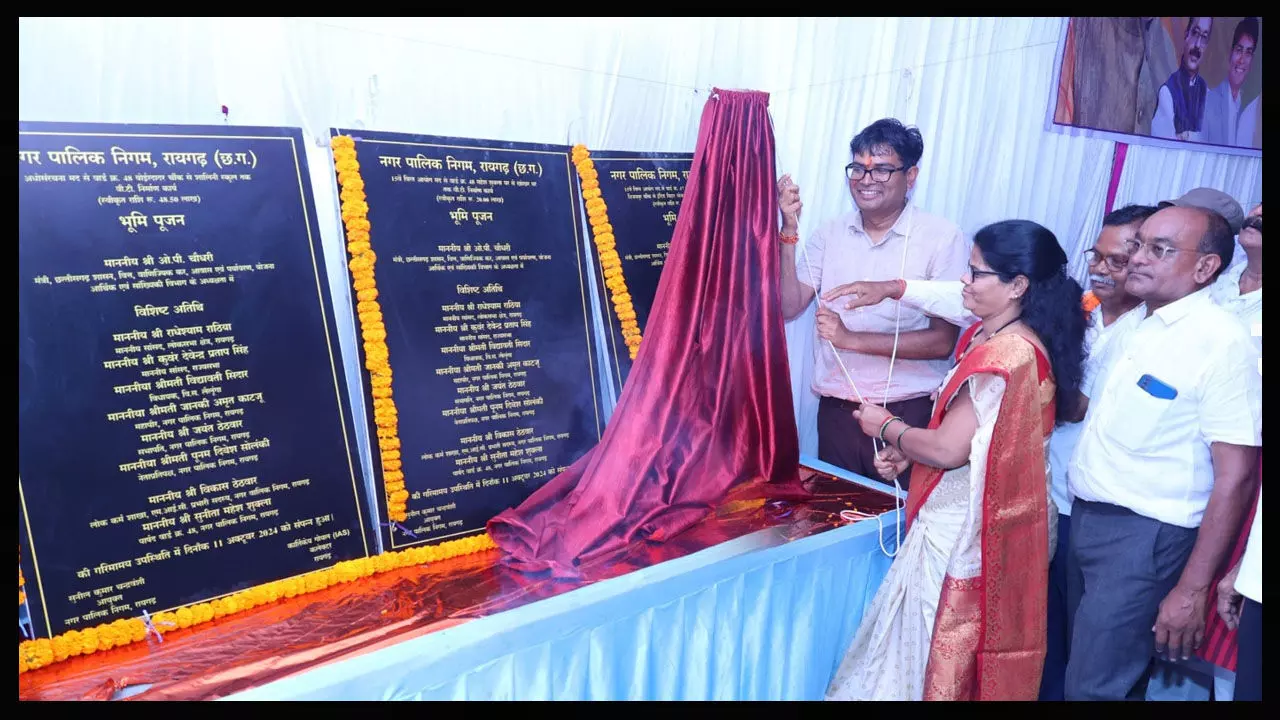रायगढ़ निगम क्षेत्र में लगभग 5 करोड़ की लागत से 11 सड़क निर्माण कार्यों का भूमिपूजन, वित्त मंत्री ओपी चौधरी-रायगढ़ में तेजी से विकसित हो रही है नागरिक सुविधाएं