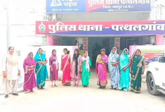 Jashpur News: चैन स्नेचिंग, कुसमी गिरोह की 10 महिला गिरफ्तार… दुर्गा विसर्जन और दशहरा उत्सव में बनाती थी निशाना