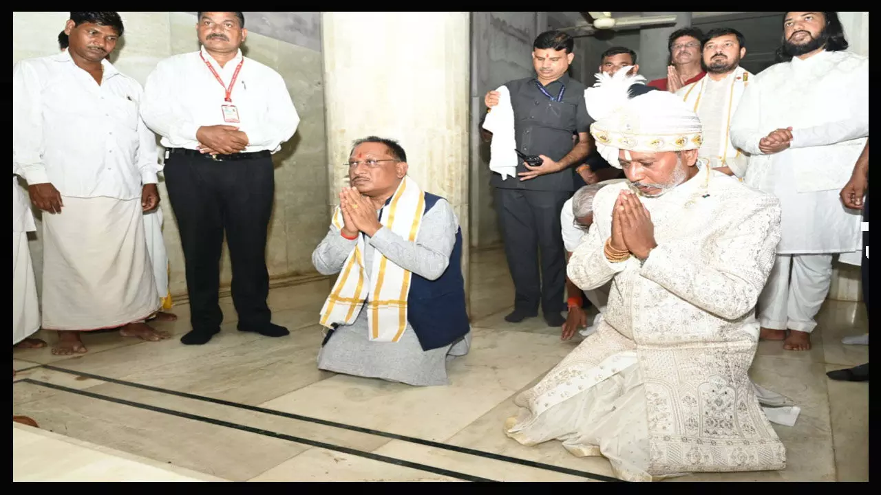 CM विष्णु देव भण्डारपुरी धाम में की गुरुगद्दी आसन के दर्शन, गुरुप्रसादी का ग्रहण भी किया