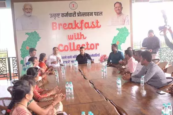 Raipur News: ब्रेकफास्ट विथ कलेक्टर में शामिल हुए मुख्य सचिव जैन: उत्कृष्ट कार्य करने वाले कर्मचारियों की सरहाना की