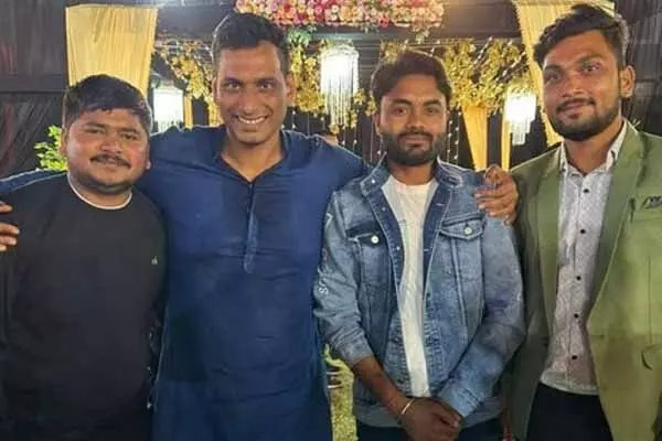 Political news: सूजरपुरकांड के आरोपियों के साथ कांग्रेस विधायक देवेंद्र यादव की फोटो: बीजेपी बोली- कांग्रेसी ही कुलघाती