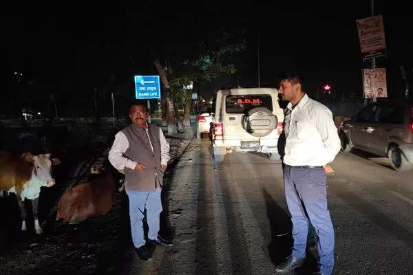 Bilaspur News: एक्शन में कमिश्नर महादेव कांवरे, आधी रात सड़कों पर निरीक्षण करने निकले, अधिकारियों को दिए जरूरी निर्देश