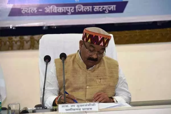 Chhattisgarh News: समीक्षा बैठक में डिप्टी सीएम का सख्त निर्देश- शहरों के बेहतर विकास और जनहित में करें कार्य, लापरवाही की तो होगी कार्रवाई