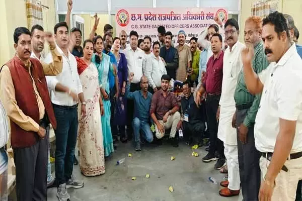 Chhattisgarh News: अनिश्चितकालीन हड़ताल  को लेकर फेडरेशन का बड़ा फैसला, घटक दलों की बैठक में लिया गया निर्णय